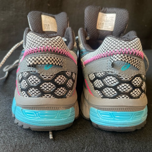 Brand new ASICS - Picture 3 of 9